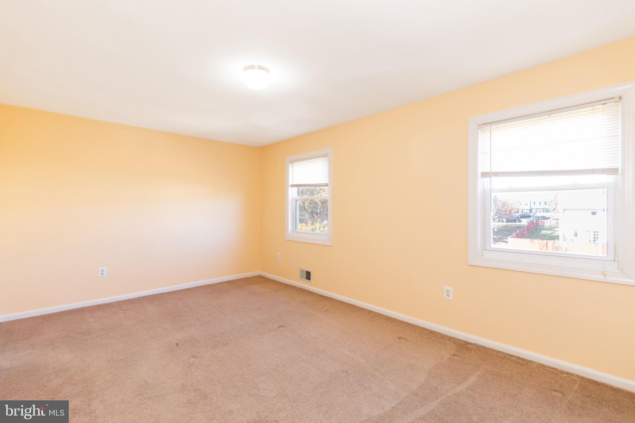 32 Bristol Court Stafford, VA 22556 - Photo 12 of 25 an empty room with a window
