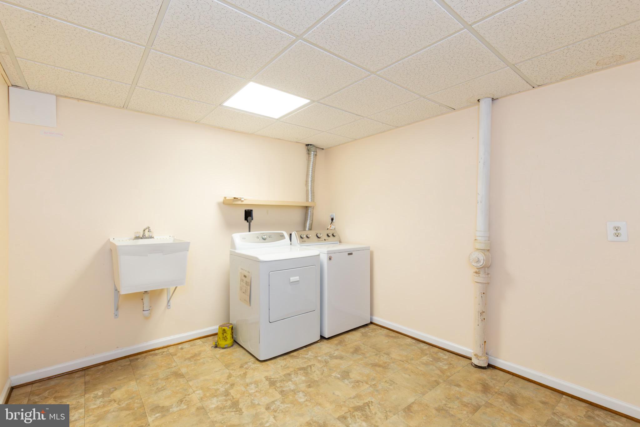 32 Bristol Court Stafford, VA 22556 - Photo 18 of 25 a utility room with dryer and washer