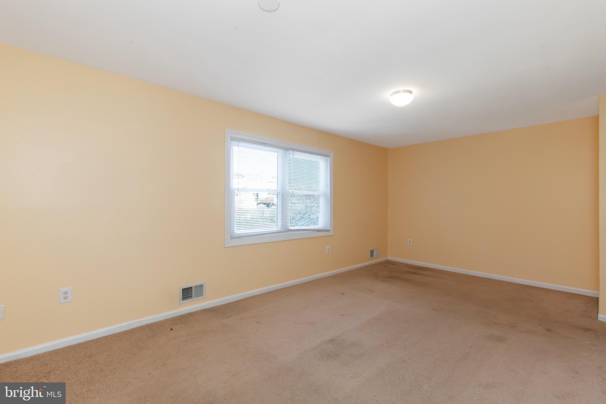 32 Bristol Court Stafford, VA 22556 - Photo 6 of 25 an empty room with windows