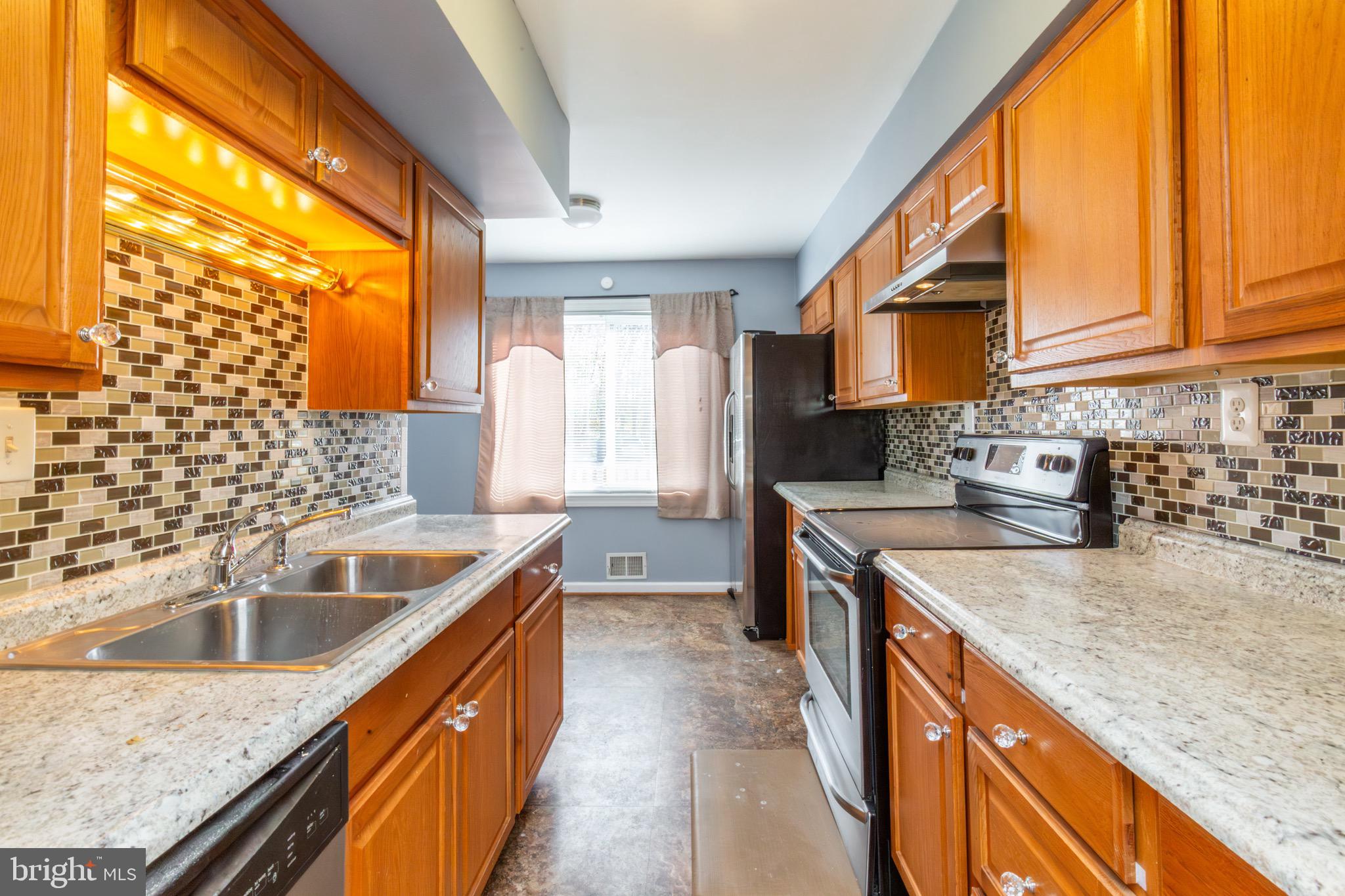 32 Bristol Court Stafford, VA 22556 - Photo 9 of 25 a kitchen with granite countertop a sink a counter top space and cabinets