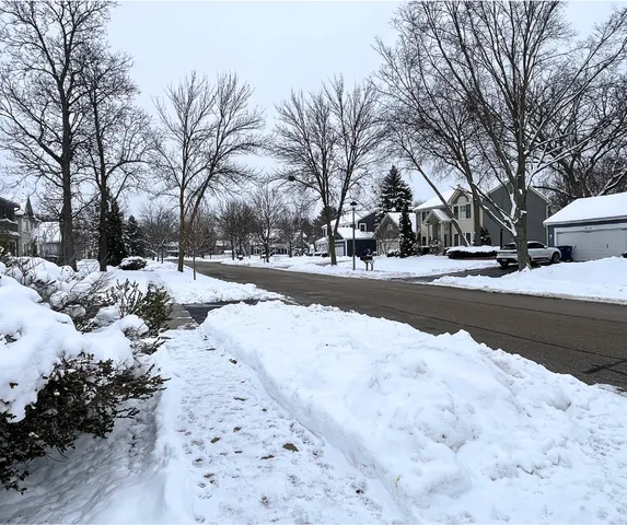 $3,300 | 925 Hartford Drive, Gurnee, IL 60031