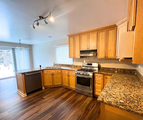 $3,300 | 925 Hartford Drive, Gurnee, IL 60031