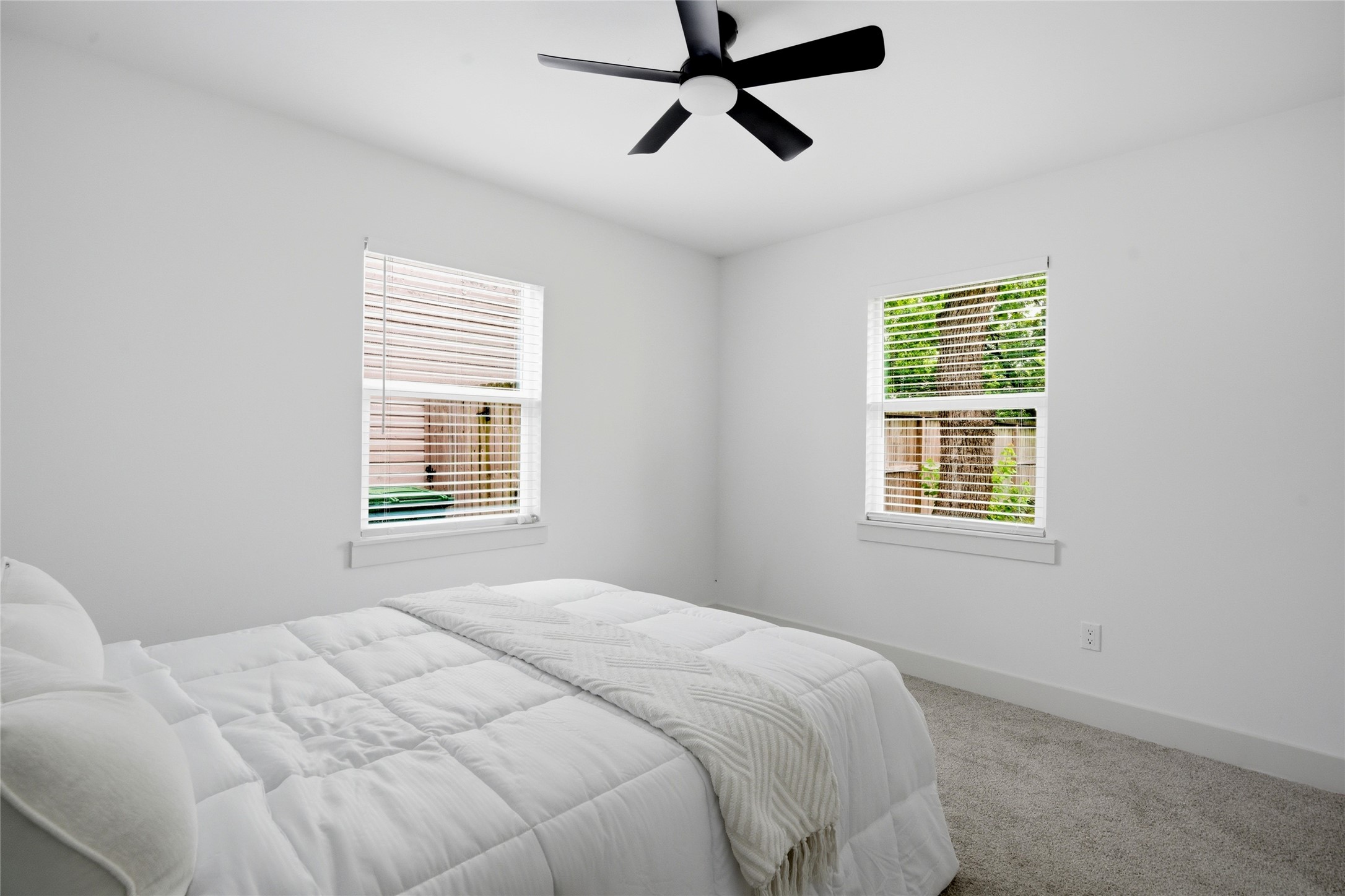5114 Keystone Street Houston, TX 77021 - Photo 25 of 27 Bright bedroom with mounted TV and large window