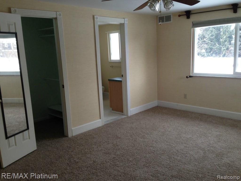 5219 Prairie View Brighton, MI 48116 - Photo 12 of 19 photo 15.jpg