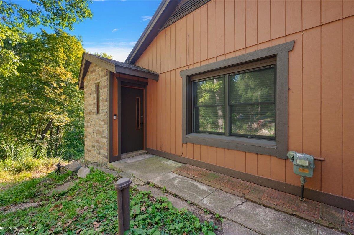 5381 Howe Street Shelby, MI 48317 - Photo 5 of 47