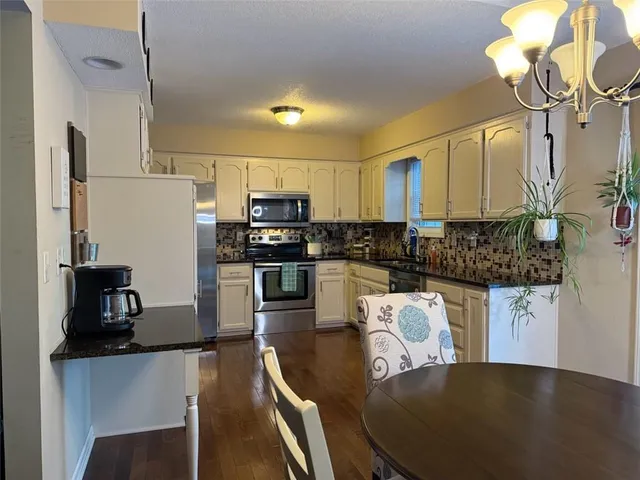 $300,000 | 1701 Northeast Auburn Drive, Lee's Summit, MO 64086