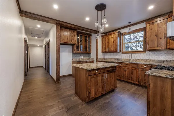 $250,000 | 217 Houston Street, Sulphur Springs, TX 75482