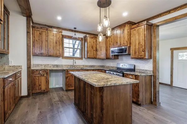 $250,000 | 217 Houston Street, Sulphur Springs, TX 75482