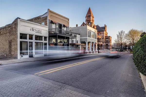 $250,000 | 217 Houston Street, Sulphur Springs, TX 75482