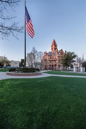 $250,000 | 217 Houston Street, Sulphur Springs, TX 75482