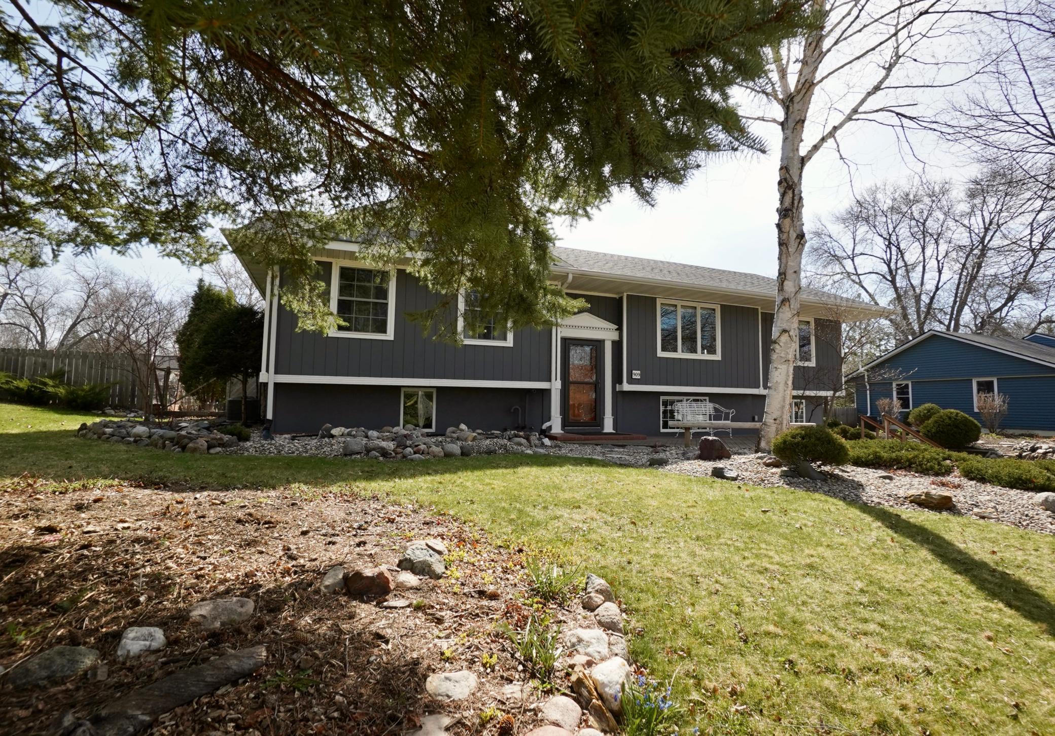 909 16th Street Southwest Willmar, MN 56201 - Photo 2 of 70