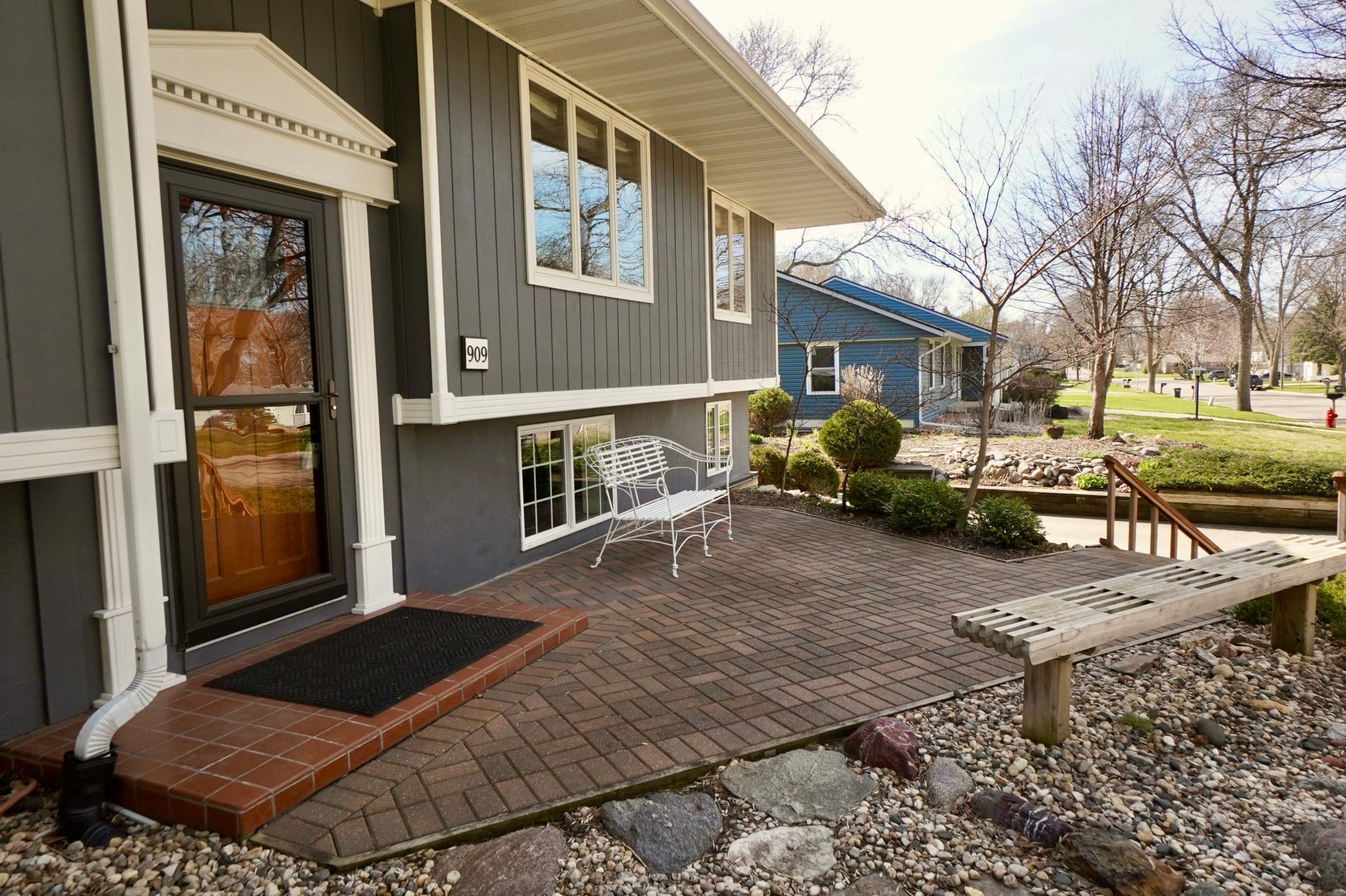 909 16th Street Southwest Willmar, MN 56201 - Photo 3 of 70