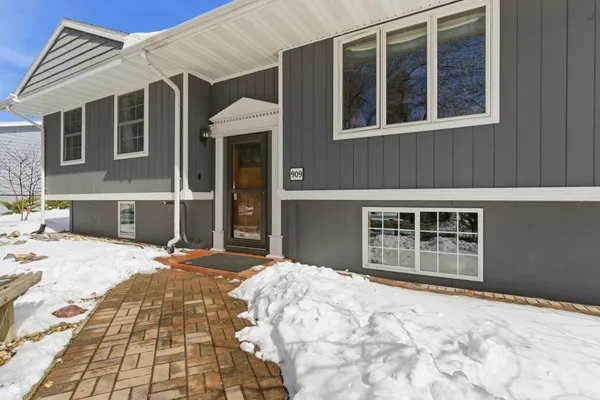 $315,000 | 909 16th Street Southwest, Willmar, MN 56201