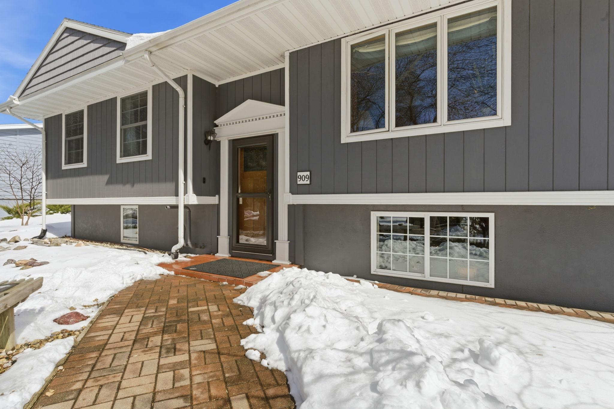 909 16th Street Southwest Willmar, MN 56201 - Photo 3 of 70