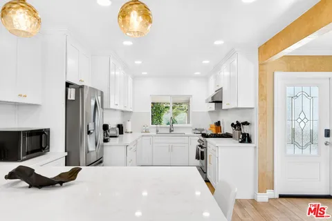 $1,700,000 | 5910 West 77th Place, Los Angeles, CA 90045