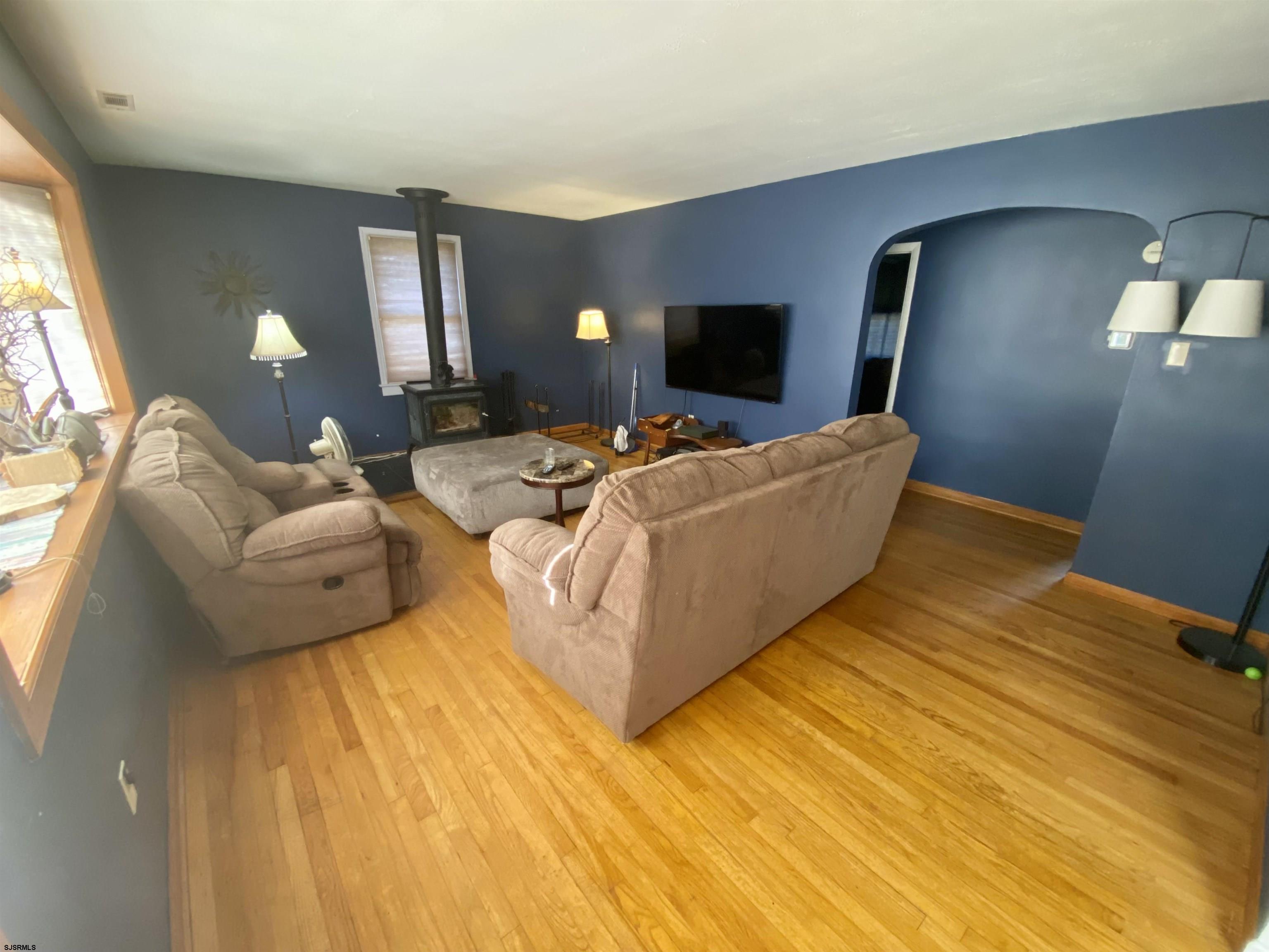 6705 Weymouth Road Mays Landing, NJ 08330 - Photo 20 of 38 a living room with furniture and a flat screen tv