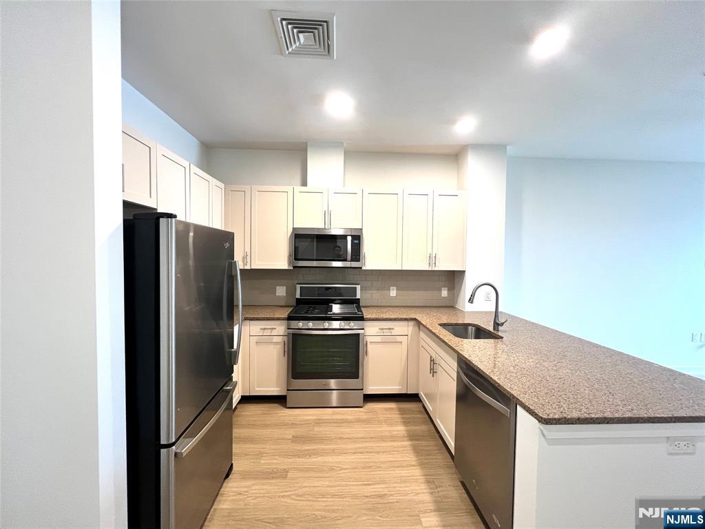 2050 North Central Road, Unit 109 Fort Lee, NJ 07024 - Photo 2 of 11