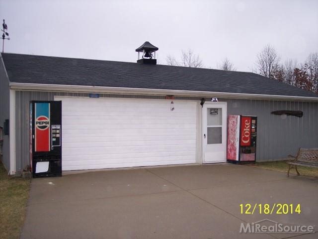 5814 Falkenbury Road North Branch, MI 48461 - Photo 2 of 32