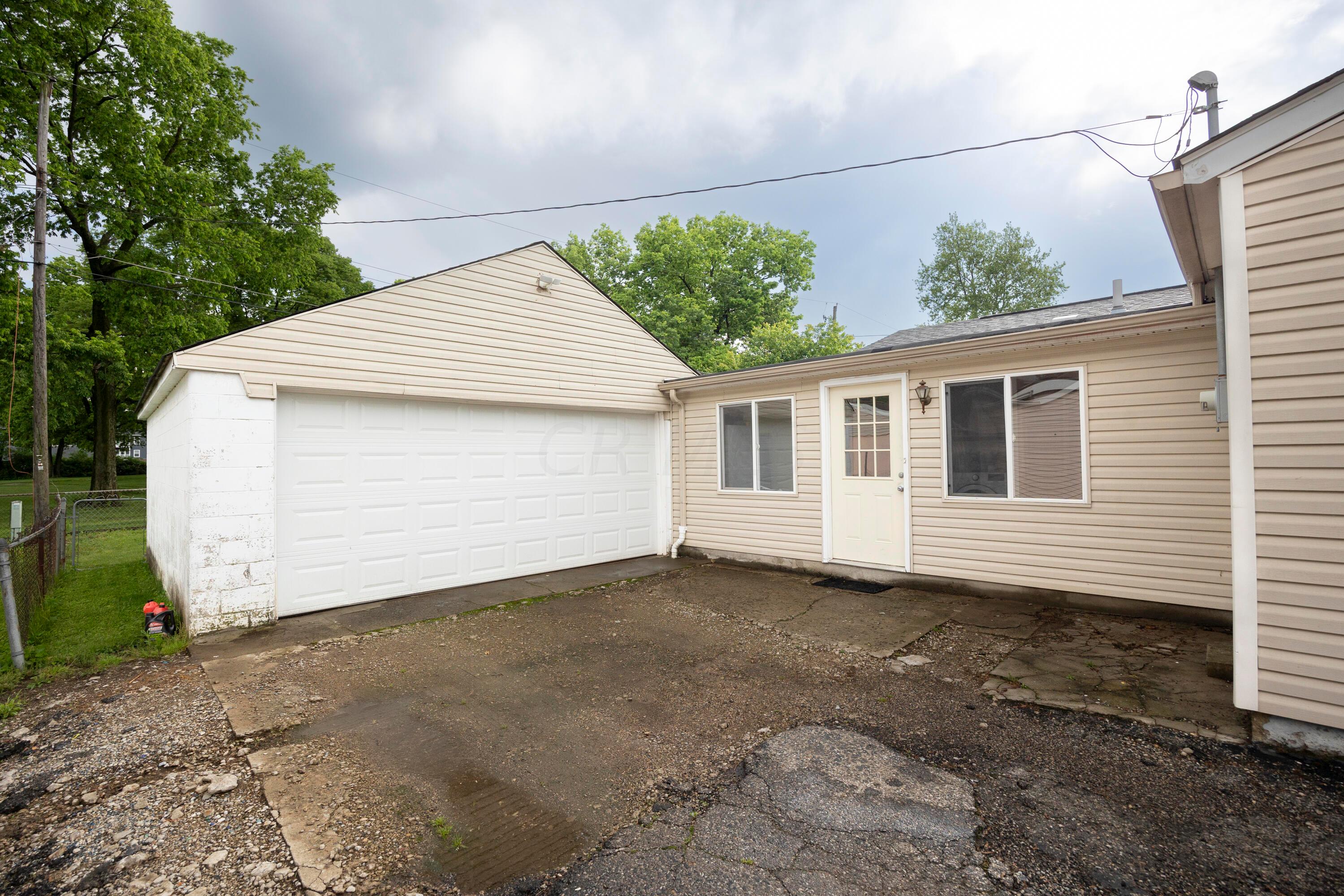 115 Phelps Road Columbus, OH 43207 - Photo 31 of 42 Grage