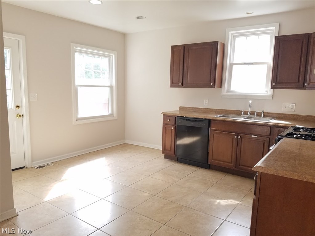 4018 Elmwood Road Cleveland Heights, OH 44121 - Photo 3 of 21