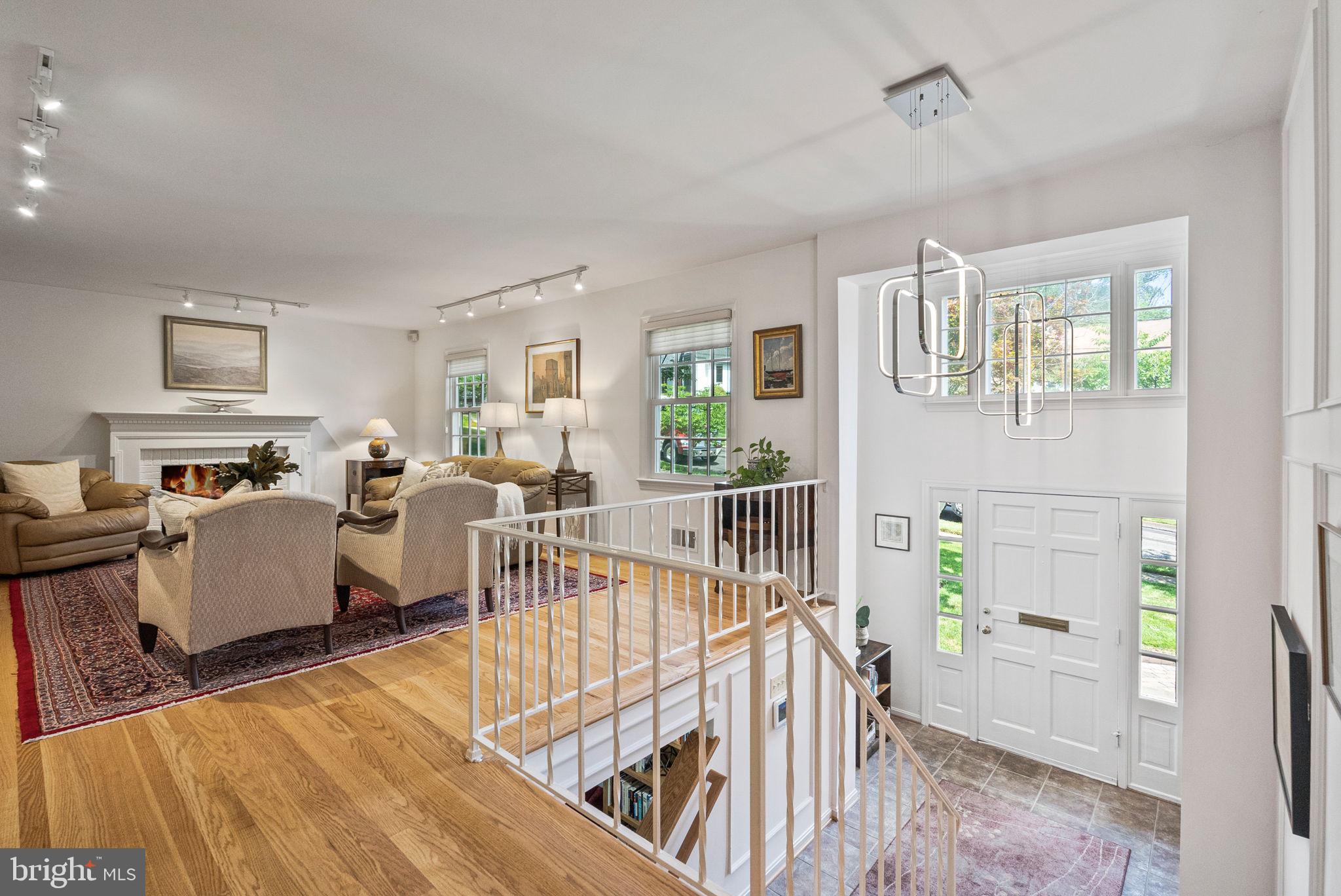 1302 Trinity Drive Alexandria, VA 22314 - Photo 4 of 51