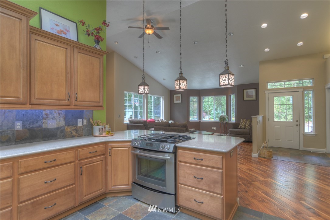 2048 Maple Valley Road Southwest Olympia, WA 98512 - Photo 7 of 25 Gallery Image 7