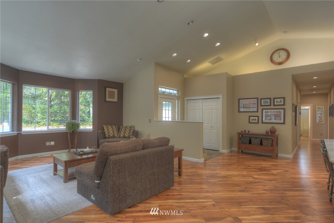 2048 Maple Valley Road Southwest Olympia, WA 98512 - Photo 8 of 25 Gallery Image 8