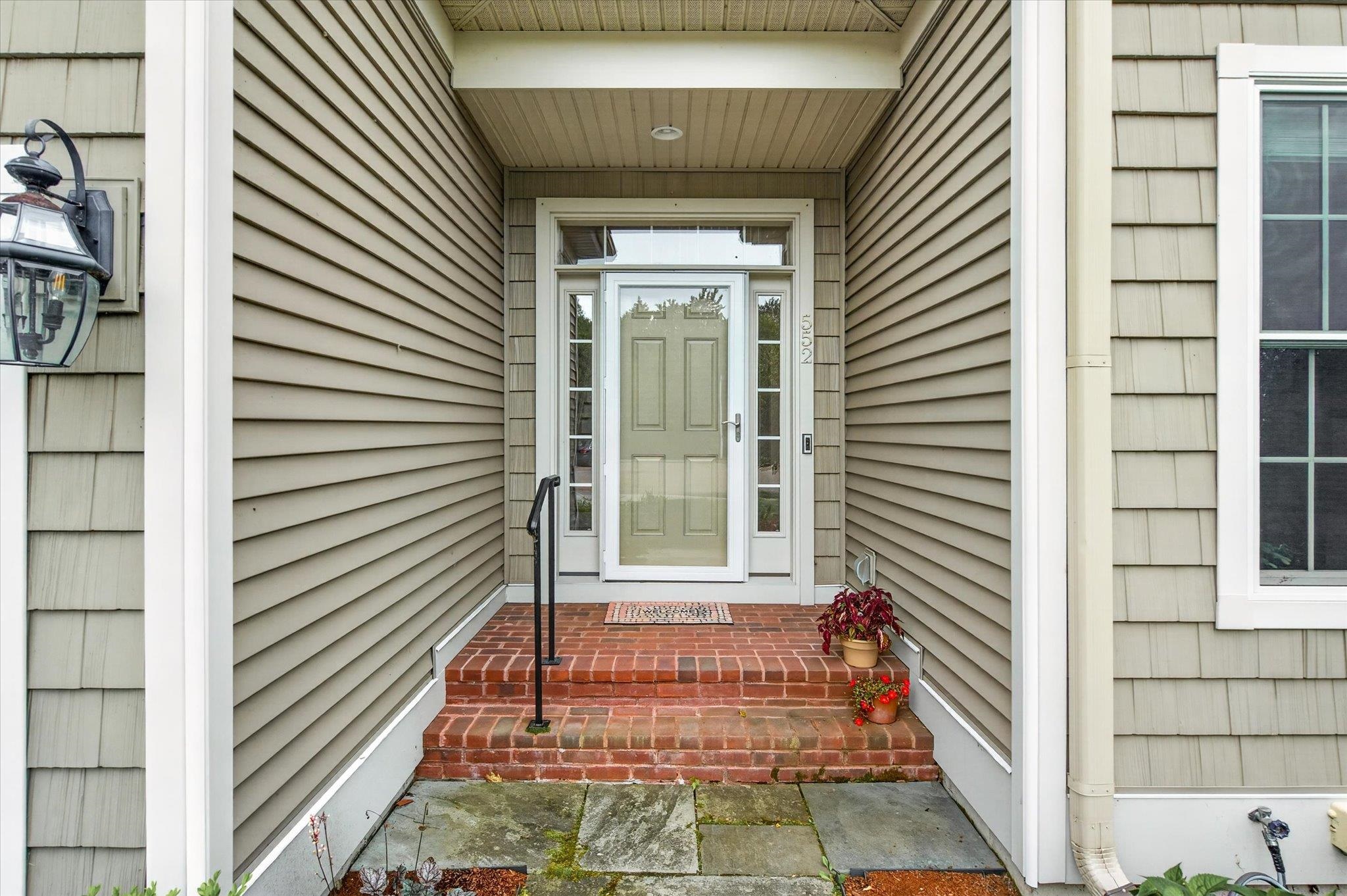 552 Michael Lane Williston, VT 05495 - Photo 4 of 59
