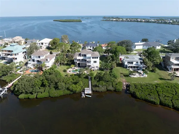 $7,950 | 1661 Seabreeze Drive, Tarpon Springs, FL 34689