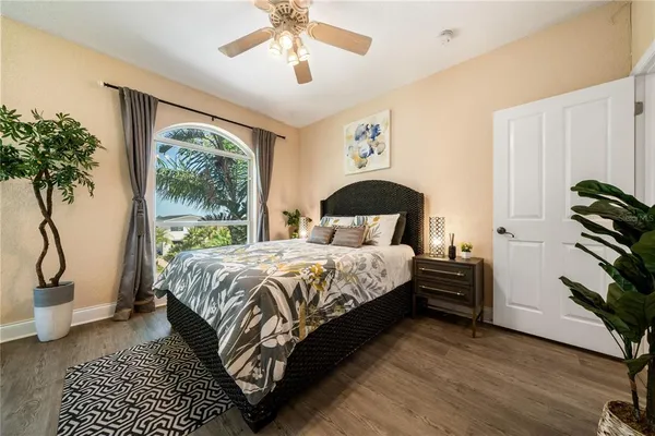 $7,950 | 1661 Seabreeze Drive, Tarpon Springs, FL 34689