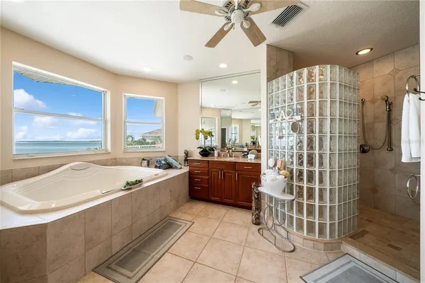 $7,950 | 1661 Seabreeze Drive, Tarpon Springs, FL 34689