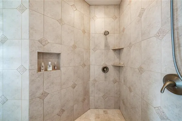 $7,950 | 1661 Seabreeze Drive, Tarpon Springs, FL 34689