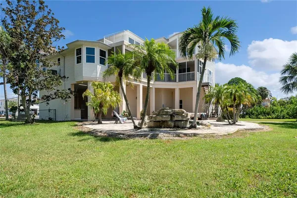 $7,950 | 1661 Seabreeze Drive, Tarpon Springs, FL 34689