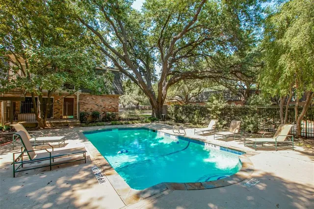 $1,750 | 5323 Fleetwood Oaks Avenue, Unit 156, Dallas, TX 75235