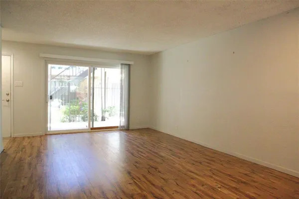 $1,750 | 5323 Fleetwood Oaks Avenue, Unit 156, Dallas, TX 75235