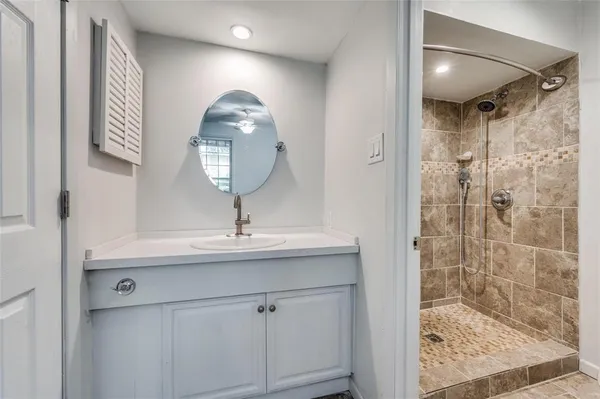 $1,750 | 5323 Fleetwood Oaks Avenue, Unit 156, Dallas, TX 75235