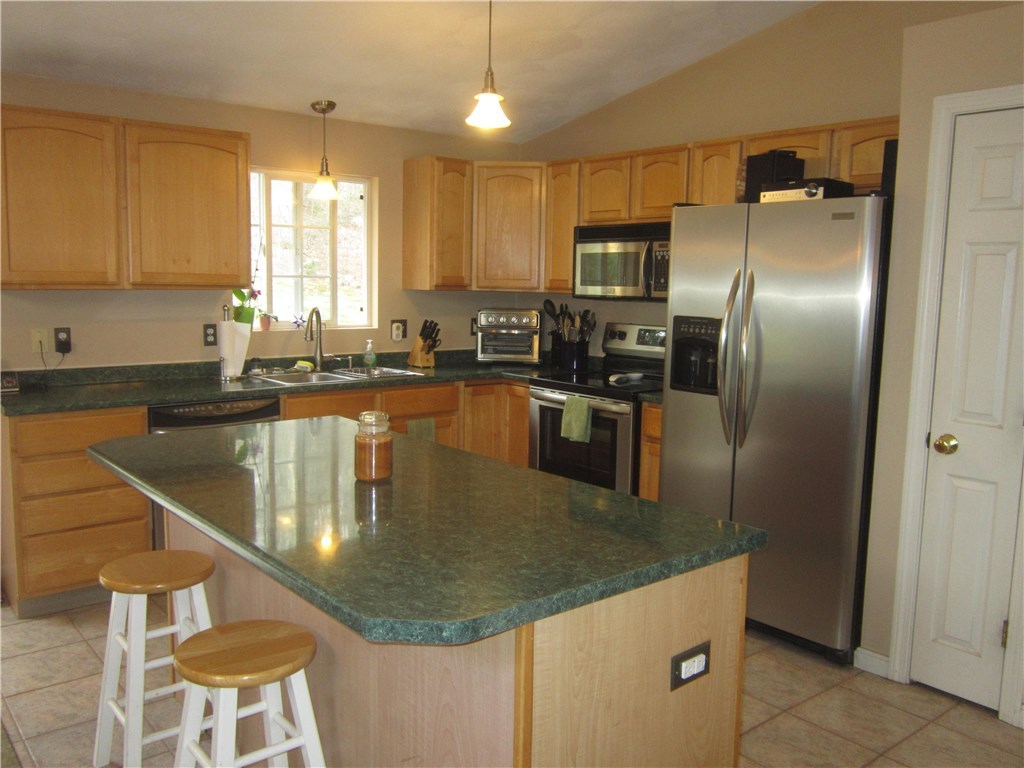 139 Spring Street Hopkinton, RI 02832 - Photo 3 of 26
