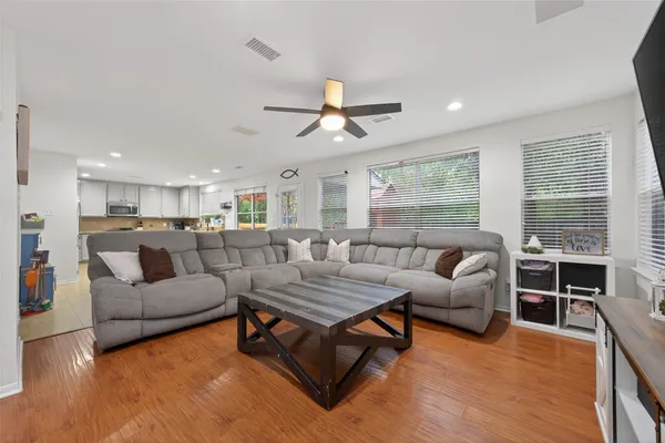 $479,000 | 42 West Gaslight Place, The Woodlands, TX 77382