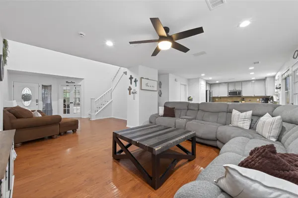 $479,000 | 42 West Gaslight Place, The Woodlands, TX 77382