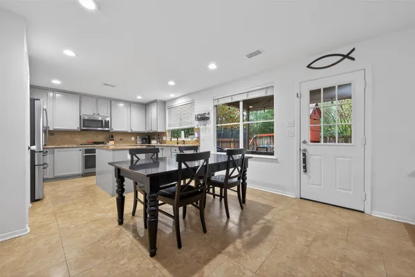 $479,000 | 42 West Gaslight Place, The Woodlands, TX 77382