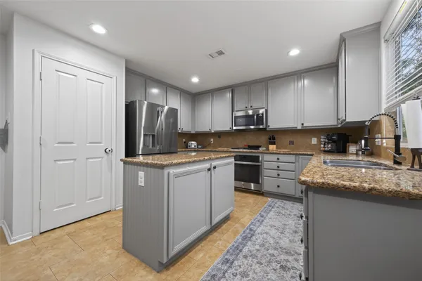 $479,000 | 42 West Gaslight Place, The Woodlands, TX 77382