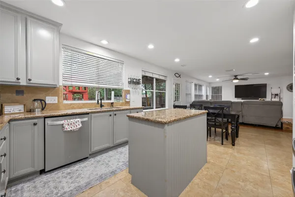 $479,000 | 42 West Gaslight Place, The Woodlands, TX 77382