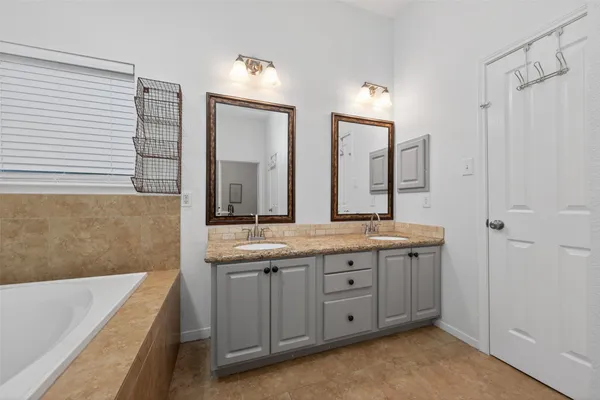 $479,000 | 42 West Gaslight Place, The Woodlands, TX 77382