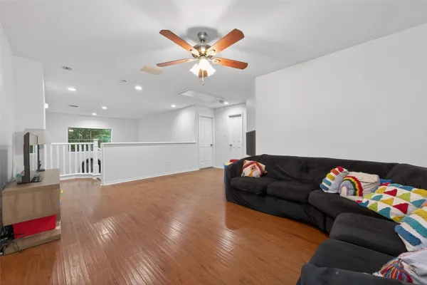 $479,000 | 42 West Gaslight Place, The Woodlands, TX 77382