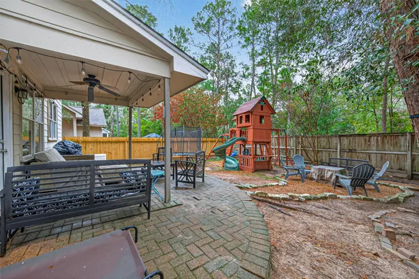 $479,000 | 42 West Gaslight Place, The Woodlands, TX 77382