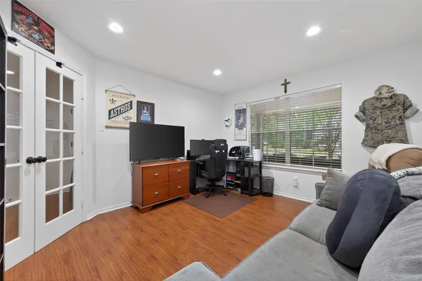 $479,000 | 42 West Gaslight Place, The Woodlands, TX 77382