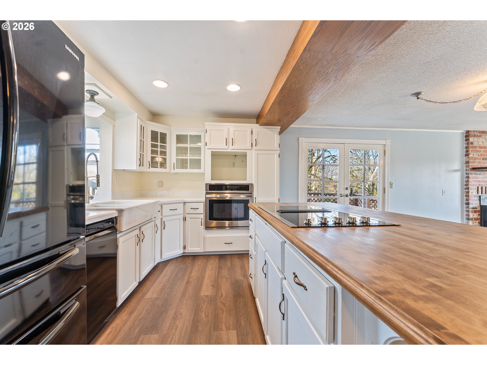 624 South 12th Street St. Helens, OR 97051 - Photo 15 of 45 a large kitchen with stainless steel appliances granite countertop a lot of counter space and wooden floors