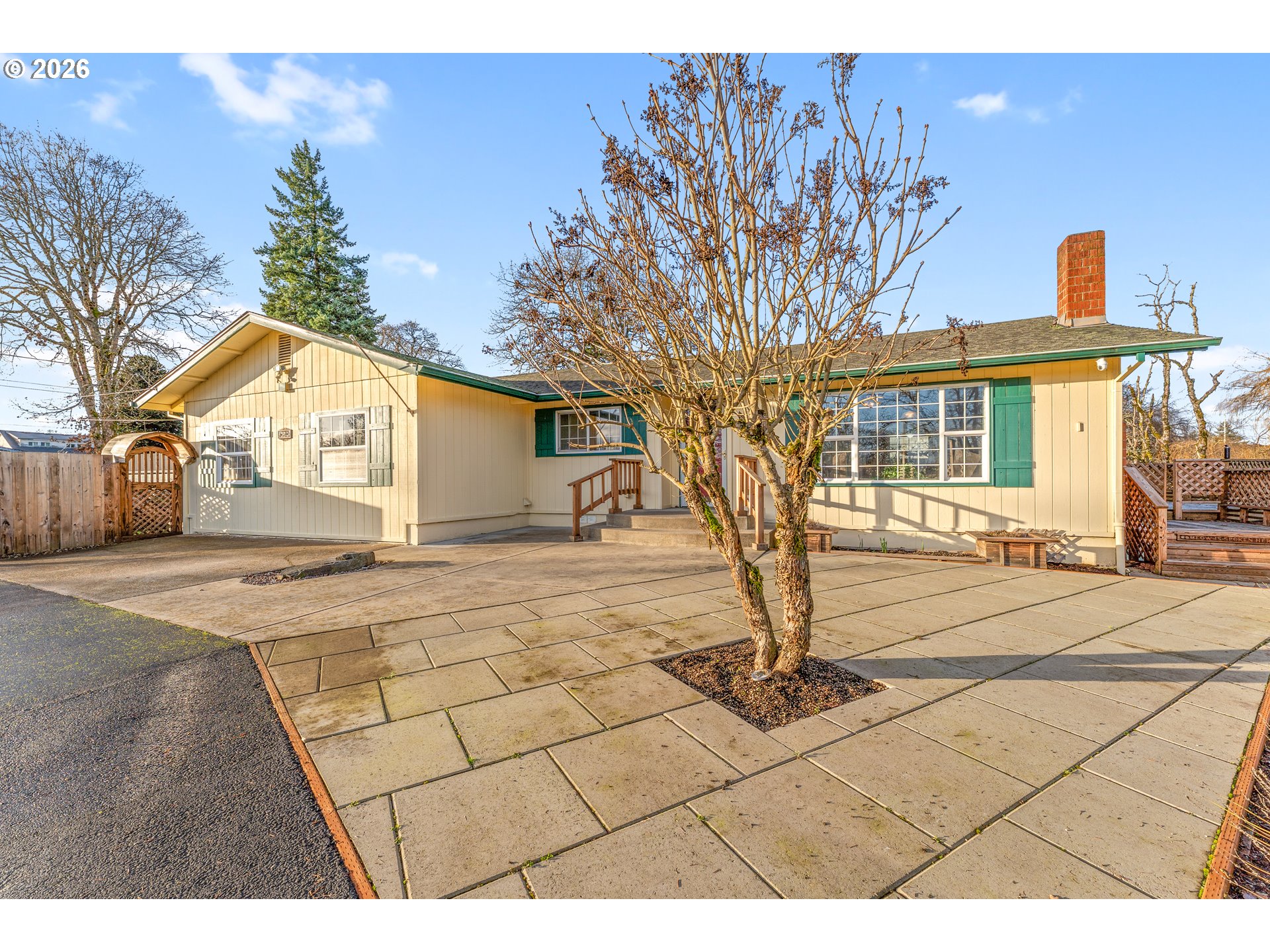 624 South 12th Street St. Helens, OR 97051 - Photo 2 of 45 a front view of a house with a yard