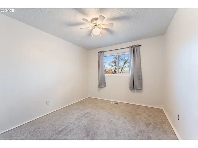 $425,000 | 624 South 12th Street, St. Helens, OR 97051