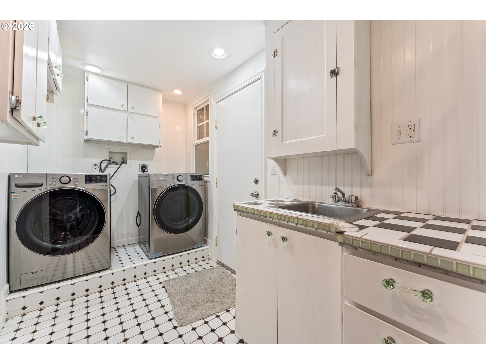 624 South 12th Street St. Helens, OR 97051 - Photo 30 of 45 a view of a kitchen with sink washer and dryer